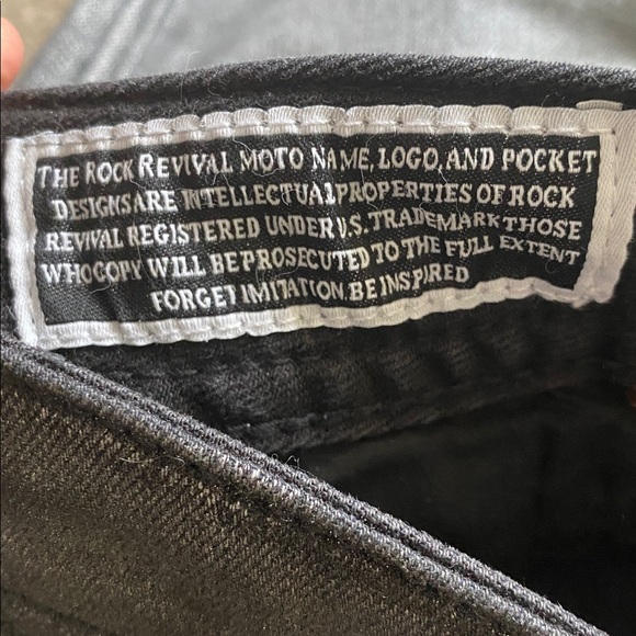 Rock revival NWT silver moto zippered skinny leg jeans - Picture 10 of 12